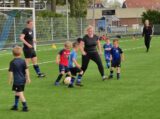 Laatste training S.K.N.W.K. JO7-1 van seizoen 2022-2023 (partijtje tegen de ouders) (81/130)